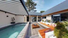 Mini Villa avec vue piscine, jacuzzi, sauna, home-cinéma, bureau, salle de sport privatisés